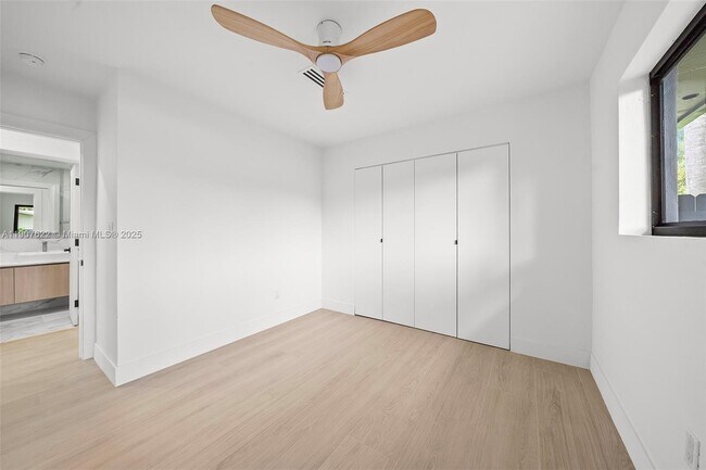 Building Photo - 15121 SW 69th Ct