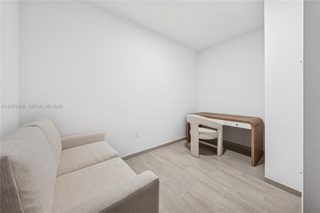 Building Photo - 10281 W Bay Harbor Dr