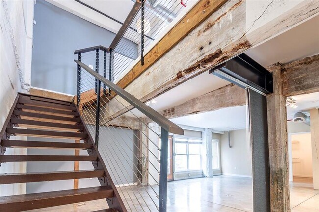 Building Photo - 244 Peters St SW