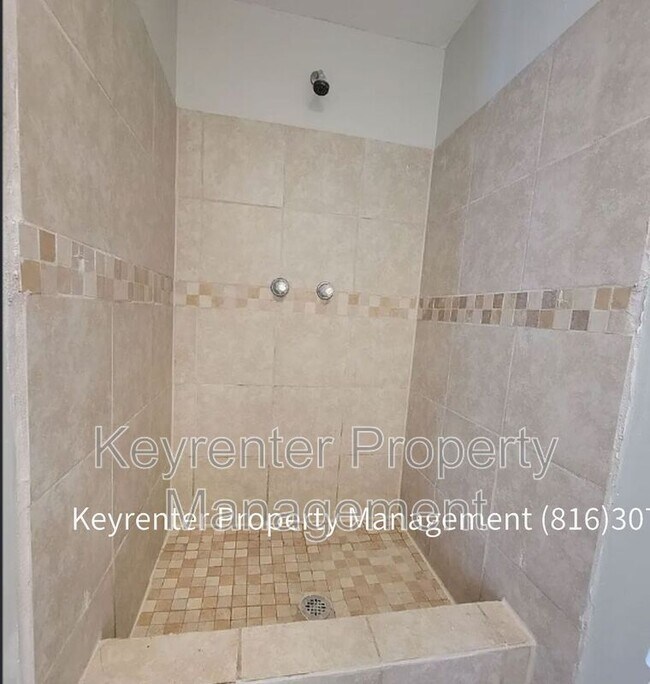 Building Photo - 142 N Bellaire Ave