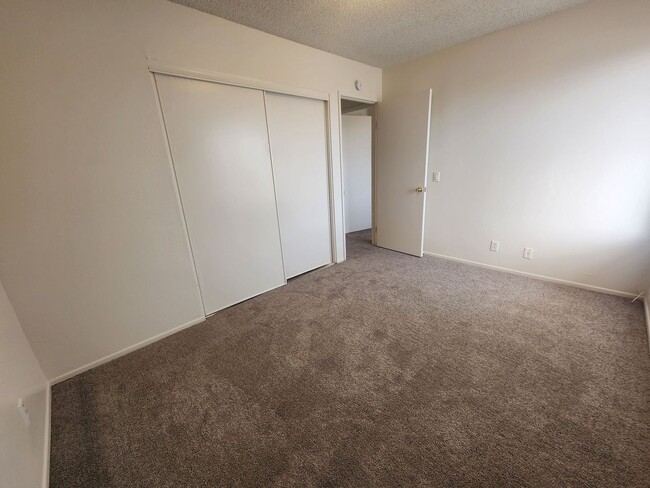Building Photo - 3 bedroom in Hansen Track