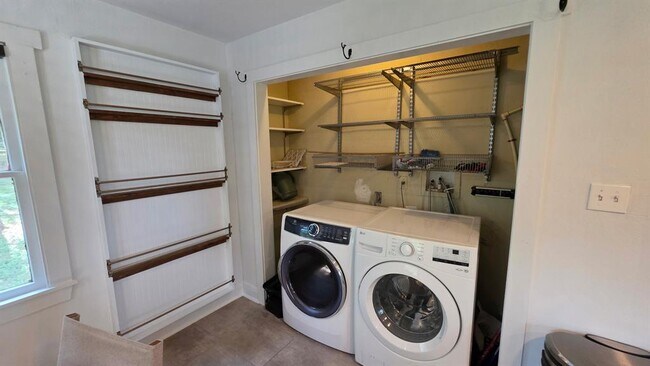 Building Photo - 2802 De Soto Dr