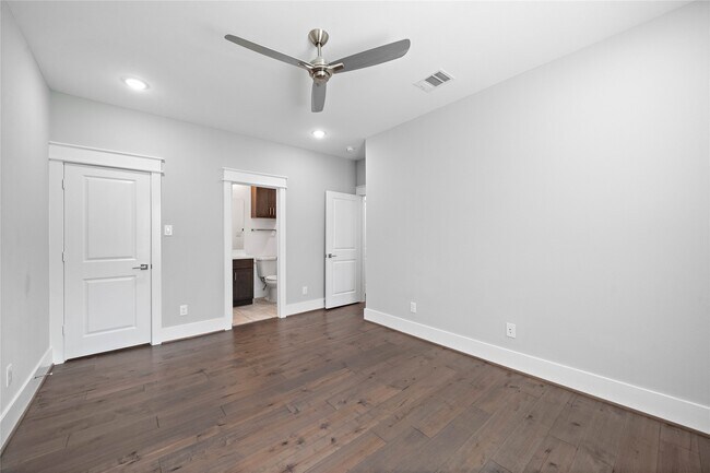 Building Photo - 1161 W 24th St