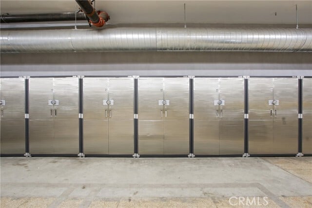 Building Photo - 433 Pine Ave