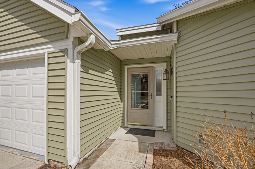 Building Photo - 11149 Losco Junction Dr S