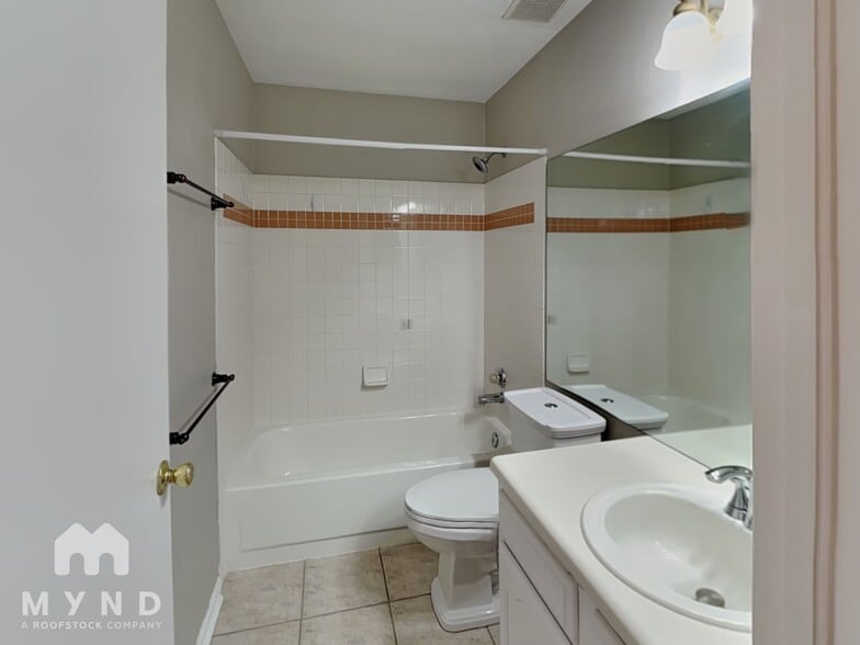 Building Photo - 2421 S Harlan Ct