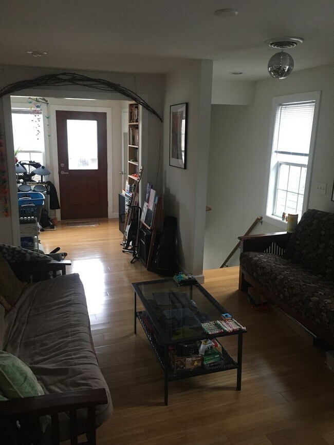 Building Photo - 205-207 N. Ingersoll Street