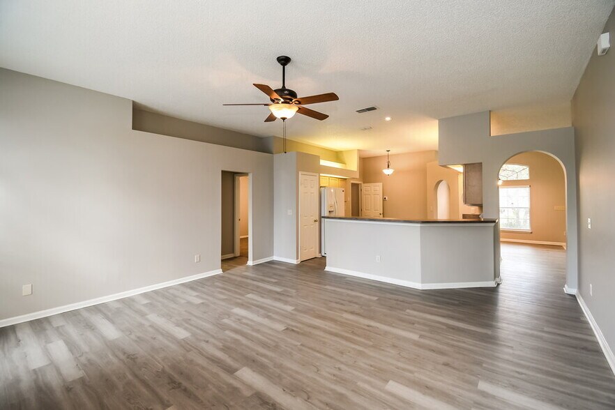 Building Photo - 324 Maplewood Dr