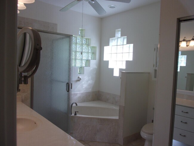 Building Photo - 512 Boxwood Pl