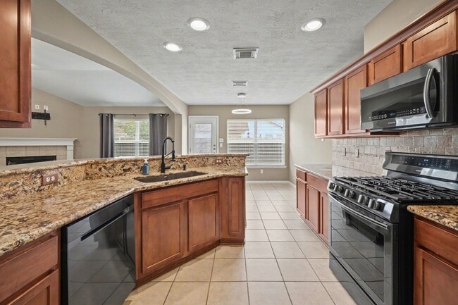 Building Photo - 10235 Mills Run Dr