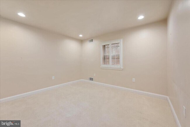 Building Photo - 9036 Jeffery Rd