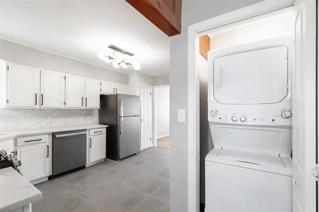 Building Photo - 8633 Westglen Dr