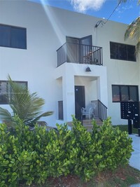 Building Photo - 1101 SW 12th Ct