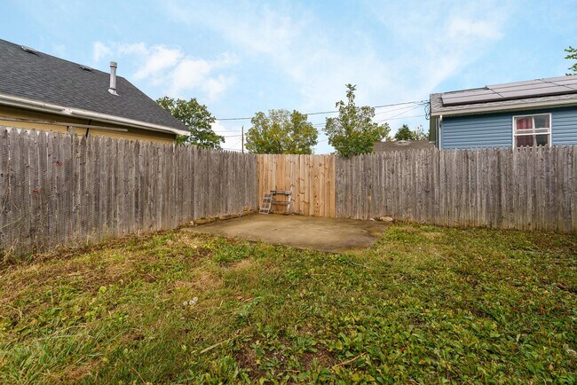 Building Photo - 2220 Sale Rd