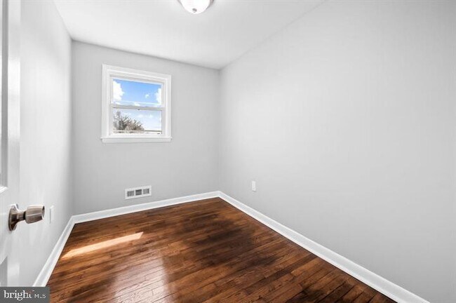 Building Photo - 631 Charraway Rd