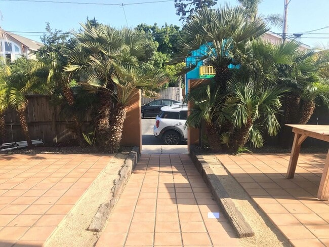Building Photo - 6636 Del Playa Dr