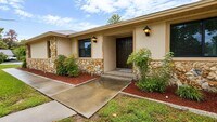 Building Photo - 35025 Raintree Dr