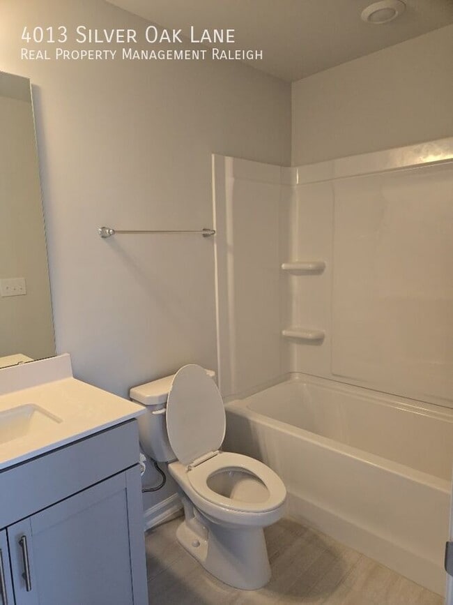 Building Photo - 4013 Silver Oak Ln