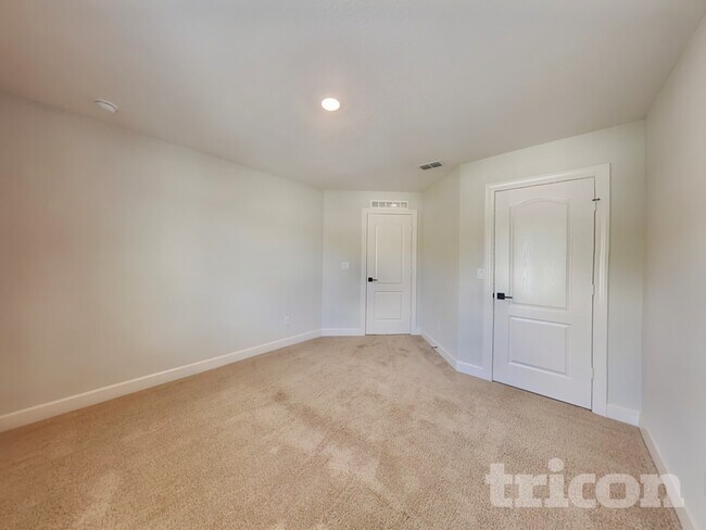 Building Photo - 895 Morgans Treasure Rd