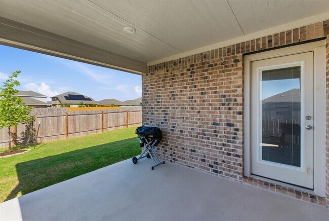 Building Photo - 17800 Fairbridge Ln