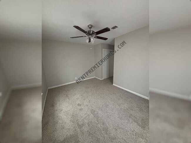 Building Photo - 1501 School Dr