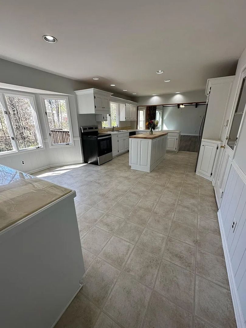 Building Photo - 194 Millbrook Farm Rd