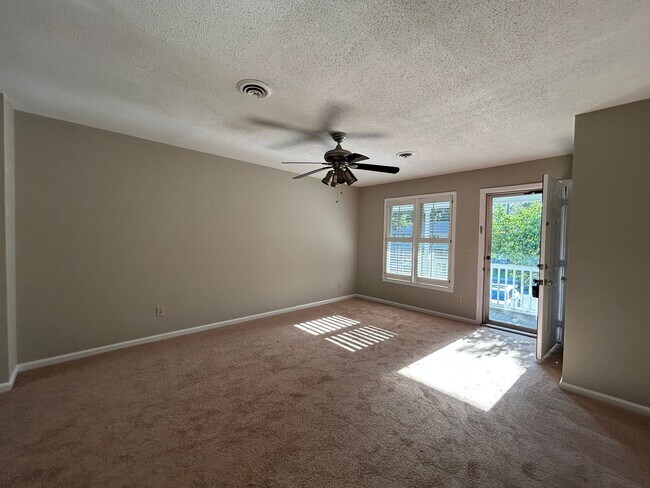 Building Photo - Charming 2BR Condo – Move-In Ready!