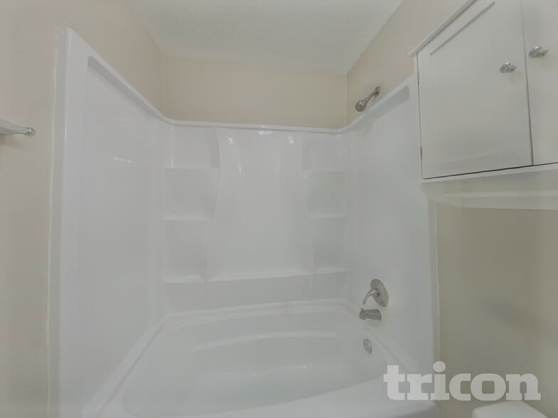 Building Photo - 737 SE 3rd St