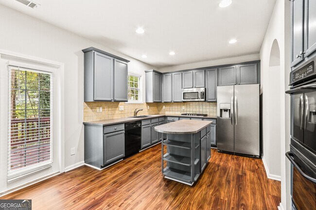Building Photo - 558 Musical Ct