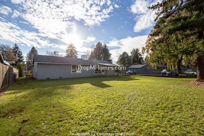 Building Photo - Three Bedroom Ranch In Central Hillsboro w/ Large Fenced Yard!