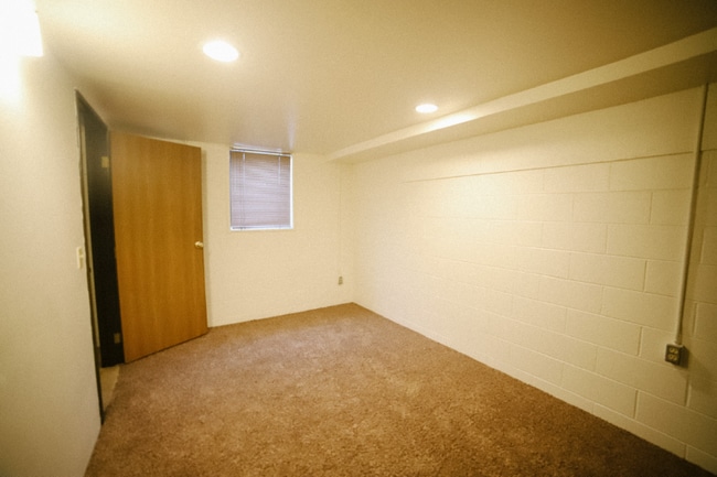 Building Photo - 1200 W Campus Dr