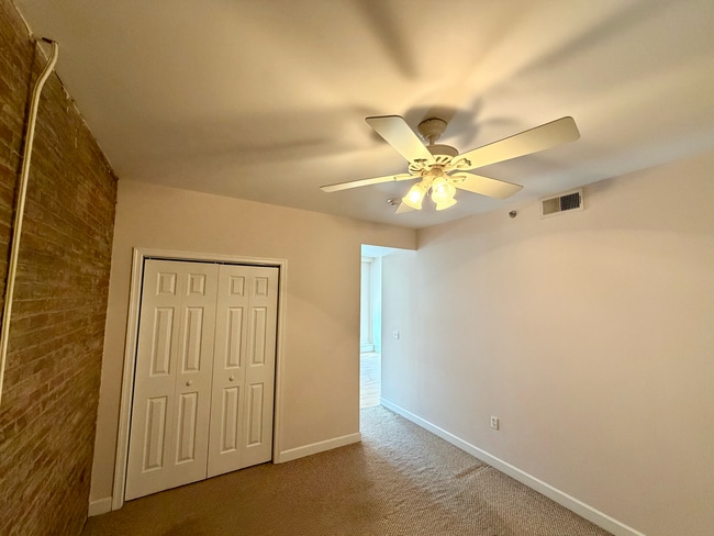 Building Photo - Adams Ave.