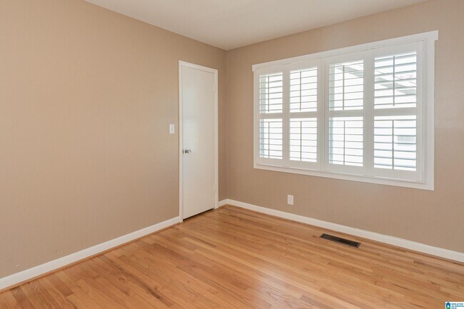 Building Photo - 615 Broadway St