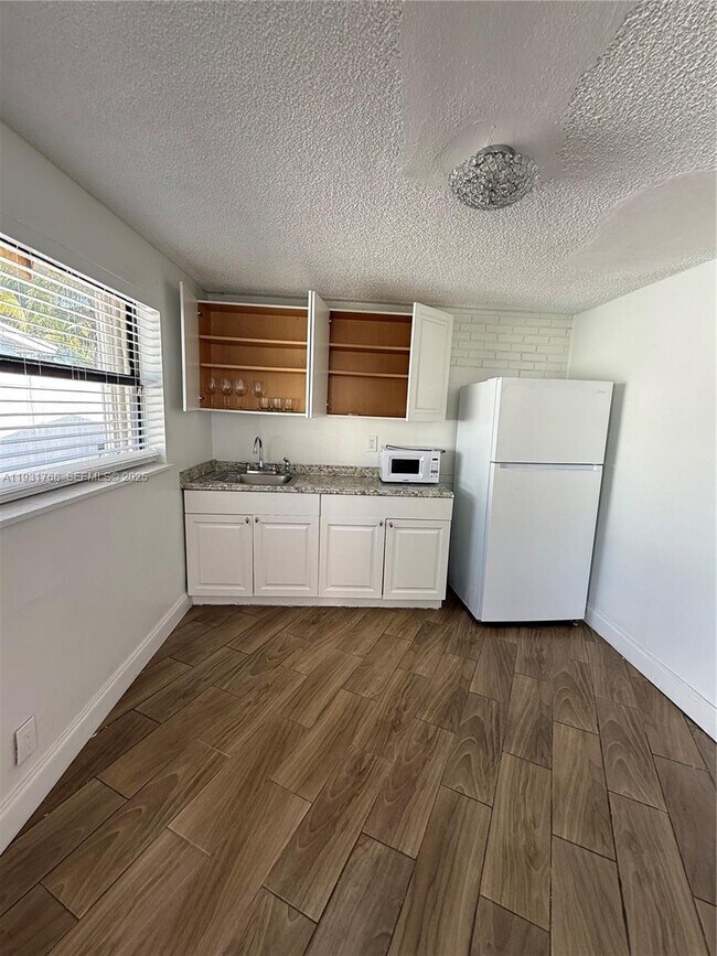 Building Photo - 2041 NW 35th St