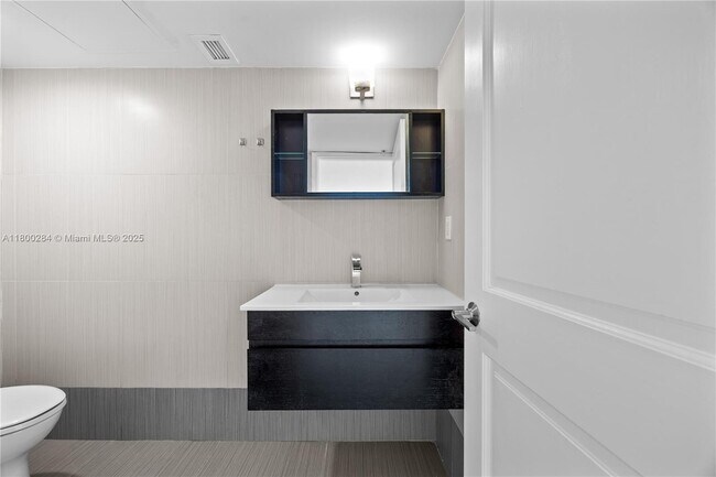 Building Photo - 3000 S Ocean Dr