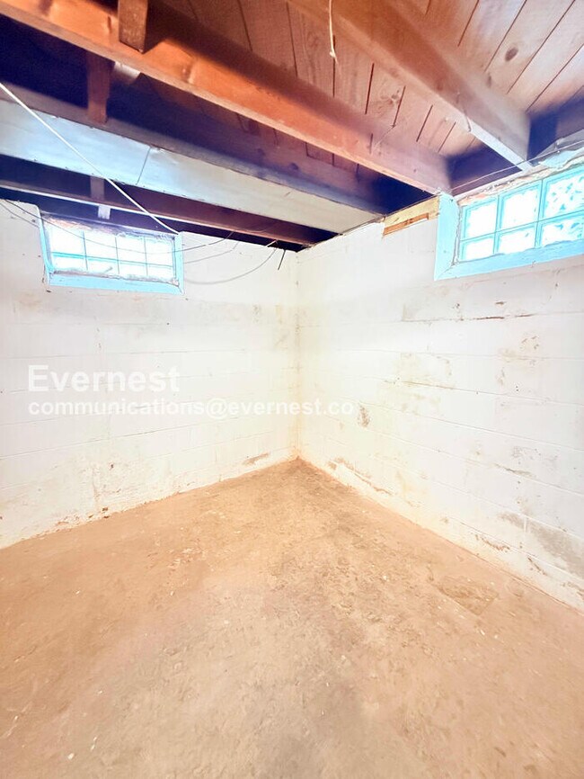 Building Photo - 10747 Roxbury St