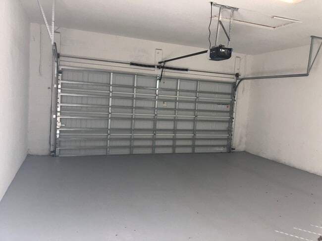 Building Photo - Just Listed!  3/2.5 Located In Beautiful P...