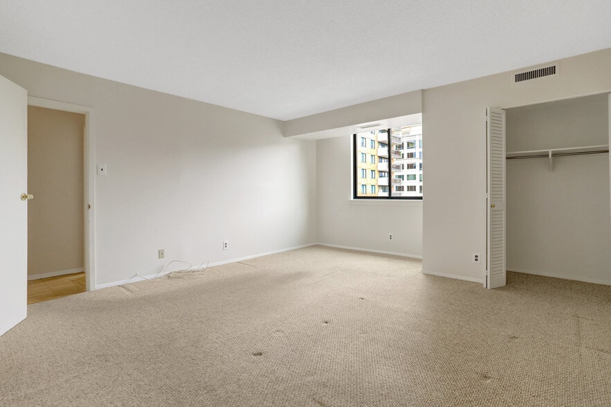 Building Photo - 3800 Fairfax Dr