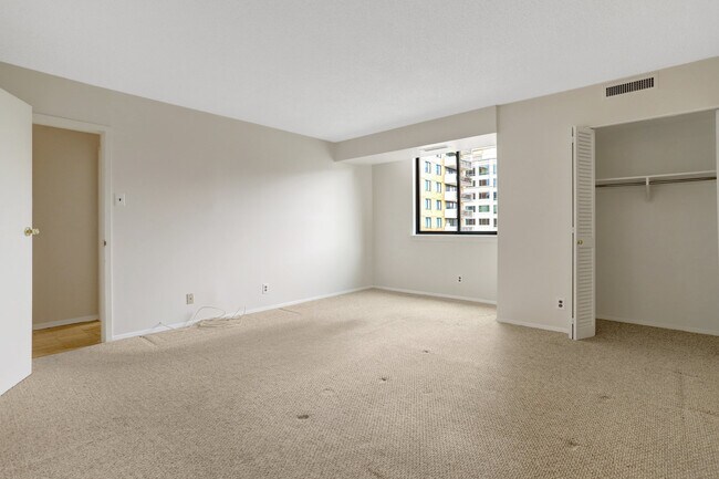 Building Photo - 3800 Fairfax Dr