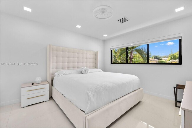 Building Photo - 1117 Adams St