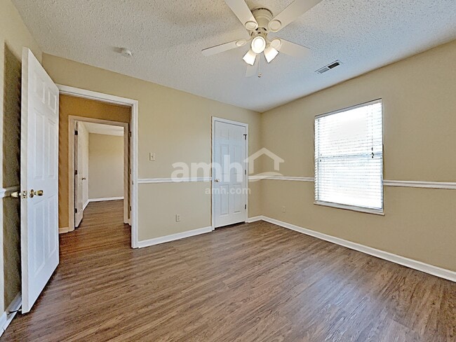 Building Photo - 2524 Cinema Dr