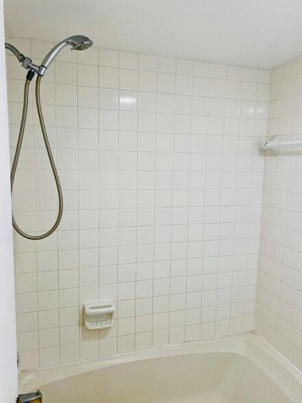 Building Photo - 420 Breakwater Dr