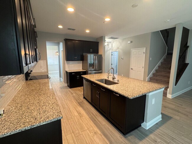 Building Photo - Spacious 5-Bedroom Riverview Home