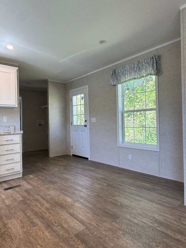 Building Photo - 465 Royal Manor Rd