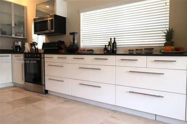 Building Photo - 929 Michigan Ave