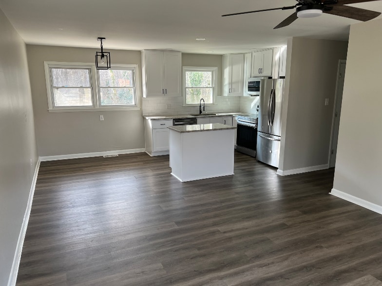 Building Photo - 524 Eastway Ave