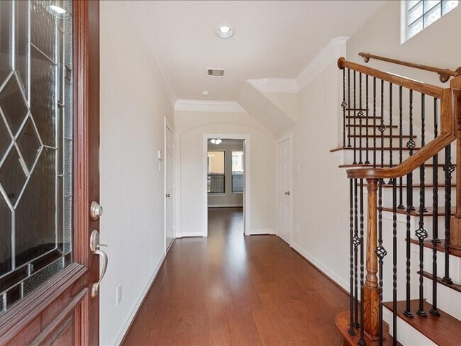 Building Photo - 5502 Lunia Ln