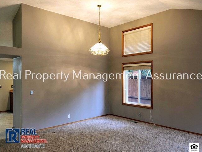 Building Photo - 15520 SW Breccia Dr