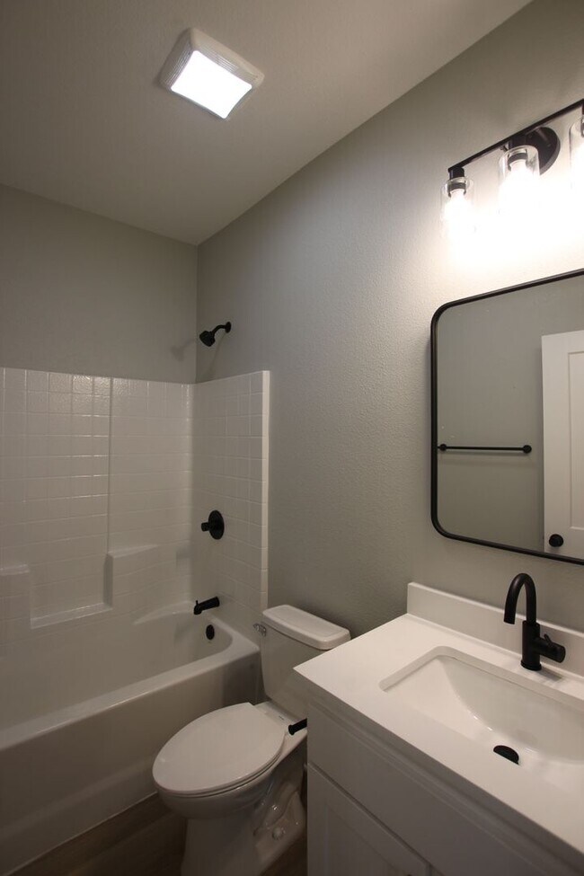 Building Photo - Coming Soon! 3 Bed 2 Bath Town Home in Tyler, Tx!