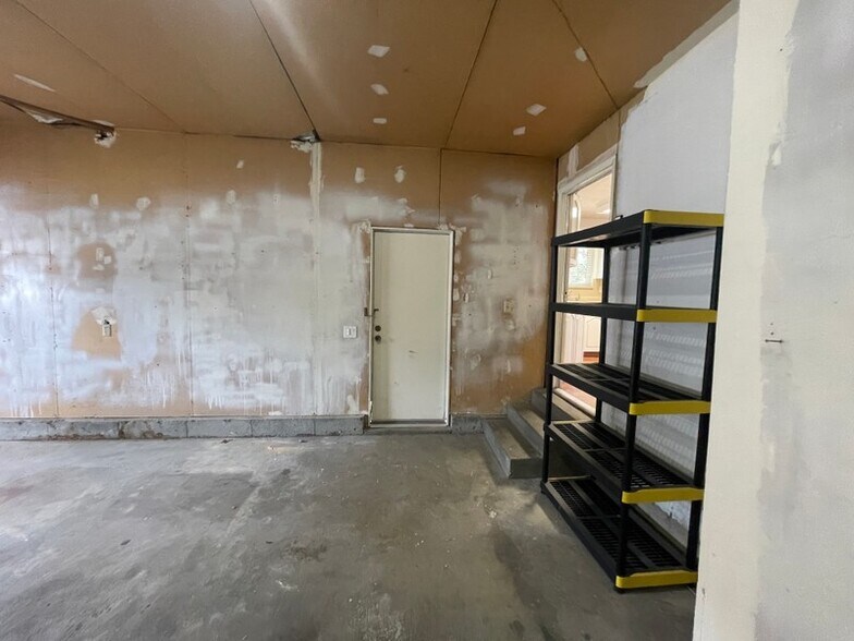 Building Photo - 1442 E Sandy Hills Dr
